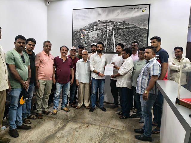 बोळींज म्हाडा वसाहतीतील नागरिकांचा म्हाडा प्रशासनावर संताप; क्षितिज ठाकूर यांना, फसवणूक व असुविधांबाबत निवेदन बोळींज म्हाडा वसाहतीतील नागरिकांचा म्हाडा प्रशासनावर संताप; क्षितिज ठाकूर यांना, फसवणूक व असुविधांबाबत निवेदन