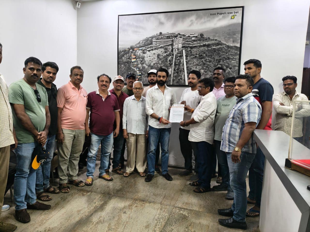 बोळींज म्हाडा वसाहतीतील नागरिकांचा म्हाडा प्रशासनावर संताप; क्षितिज ठाकूर यांना, फसवणूक व असुविधांबाबत निवेदन